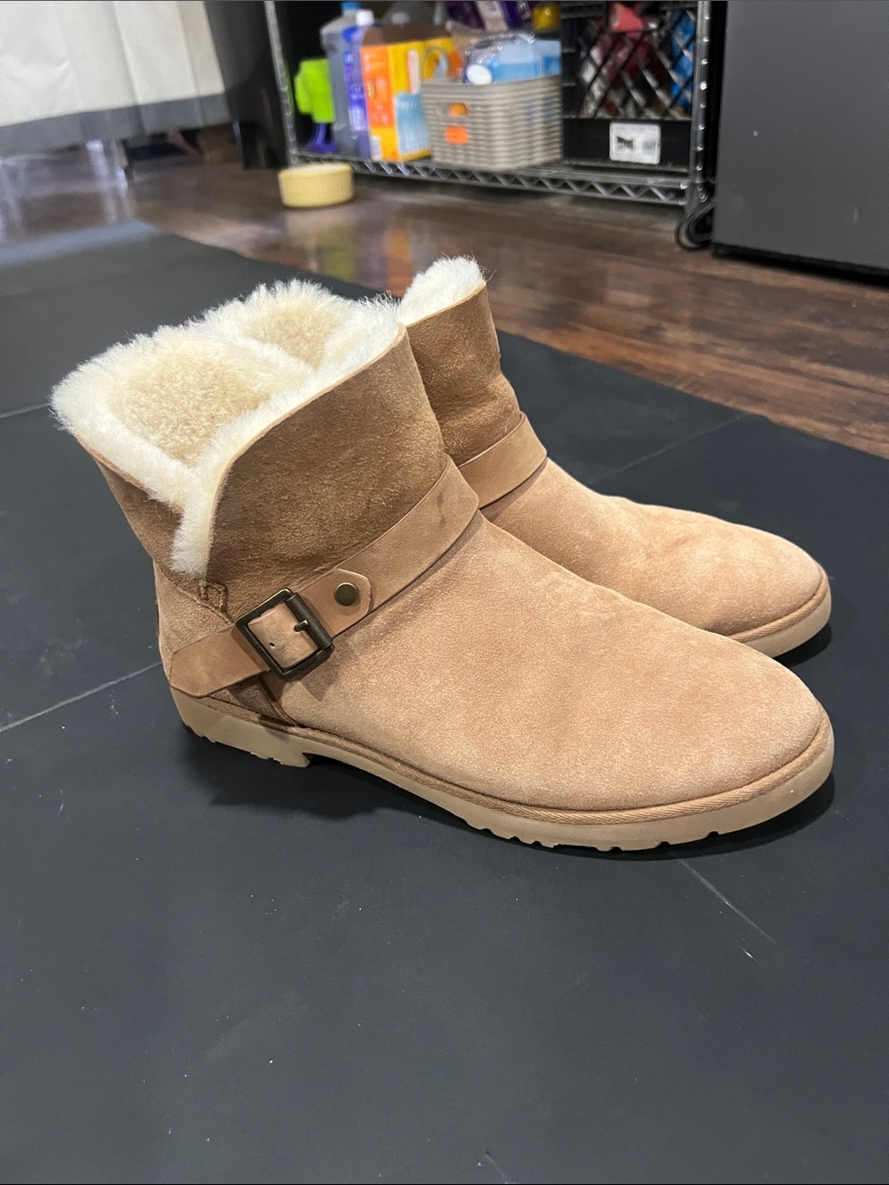UGG Romely Short side Buckle boot Chestnut size 9 like new